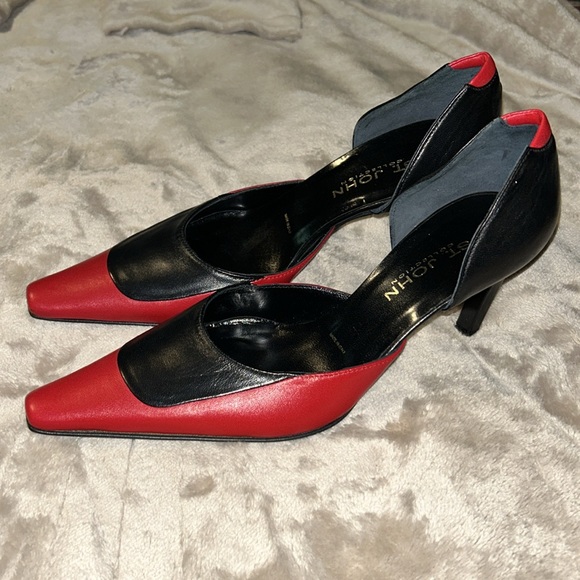 St. John Collection Heels - Picture 4 of 11